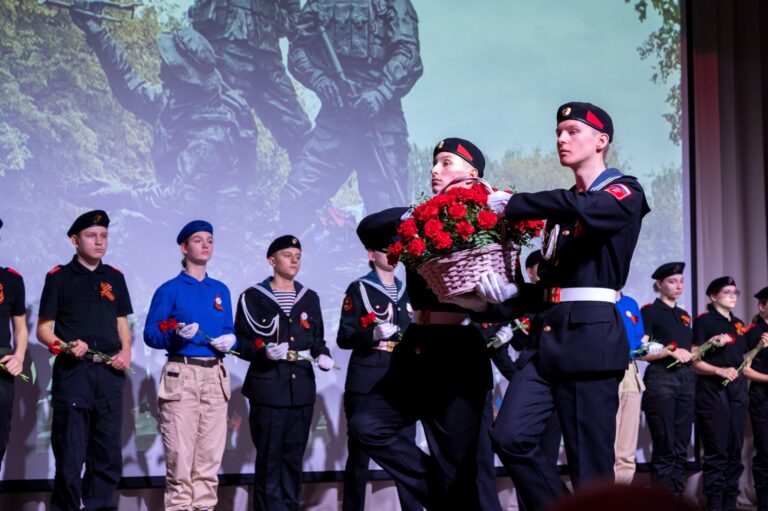 d8ef2972-7e07-44e3-8f1b-5c0ad229fb29